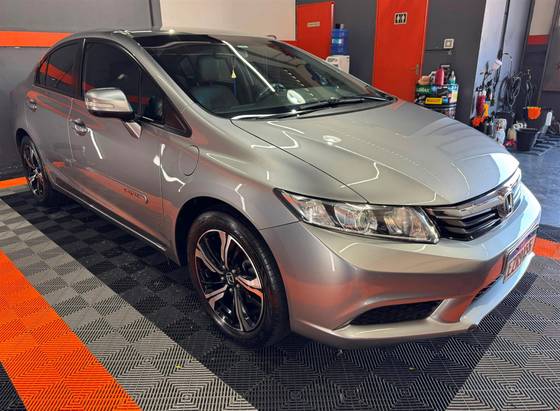 HONDA CIVIC 1.8 LXL 16V FLEX 4P AUTOMÁTICO HONDA CIVIC 1.8 LXL 16V FLEX 4P AUTOMÁTICO